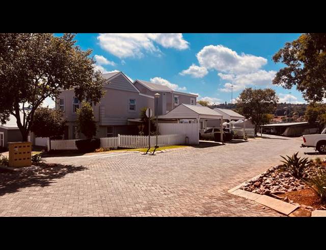 3 BEDROOM TOWNHOUSE FOR SALE IN ERASMUSPARK